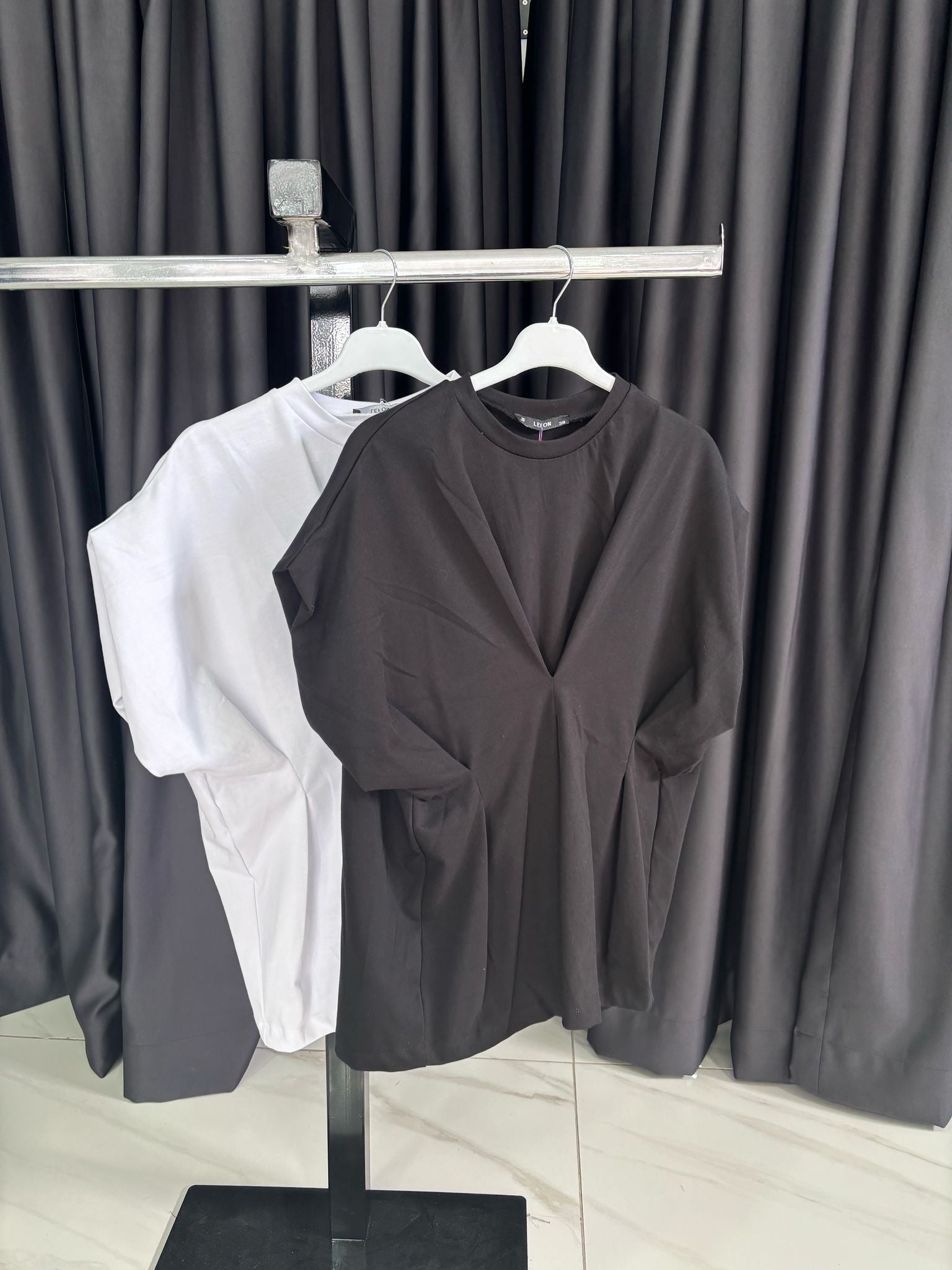 YAKA DETAYLI KOLSUZ T-SHIRT