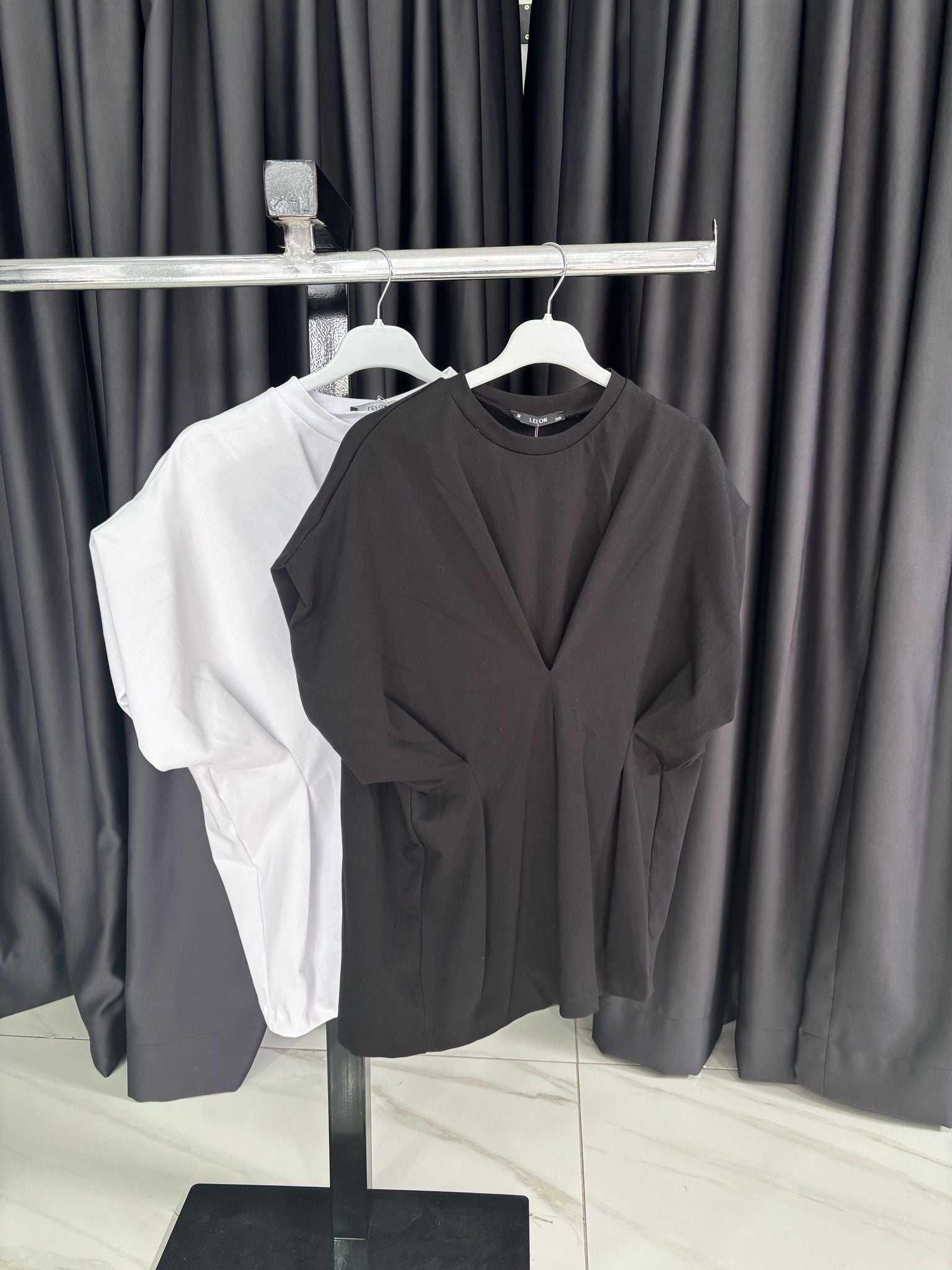 YAKA DETAYLI KOLSUZ T-SHIRT