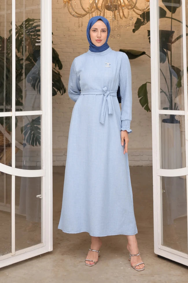 KOLLARI PİLİSELİ GİPELİ KUŞAKLI ELBİSE