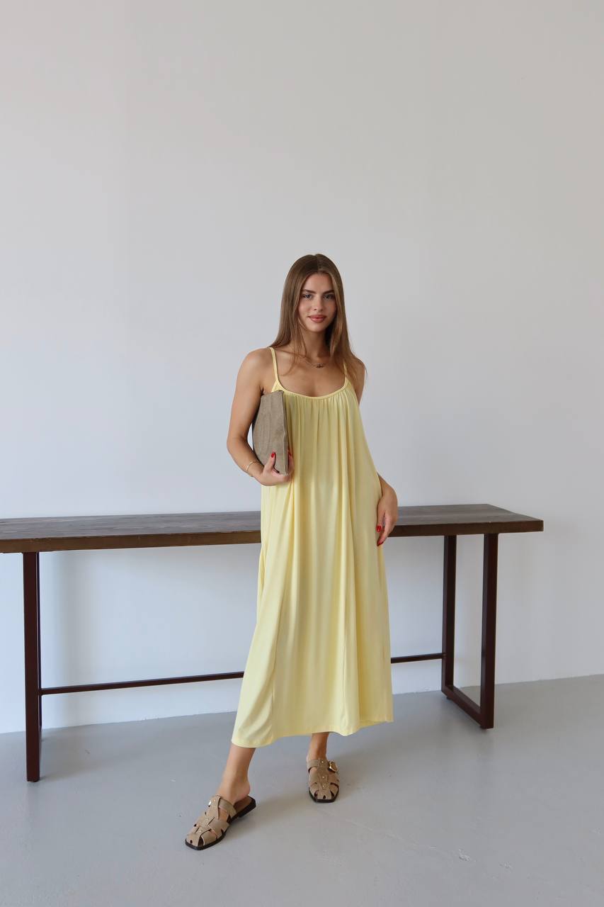 YAKA BÜZGÜ DETAYLI CEPLİ ASKI ELBİSE