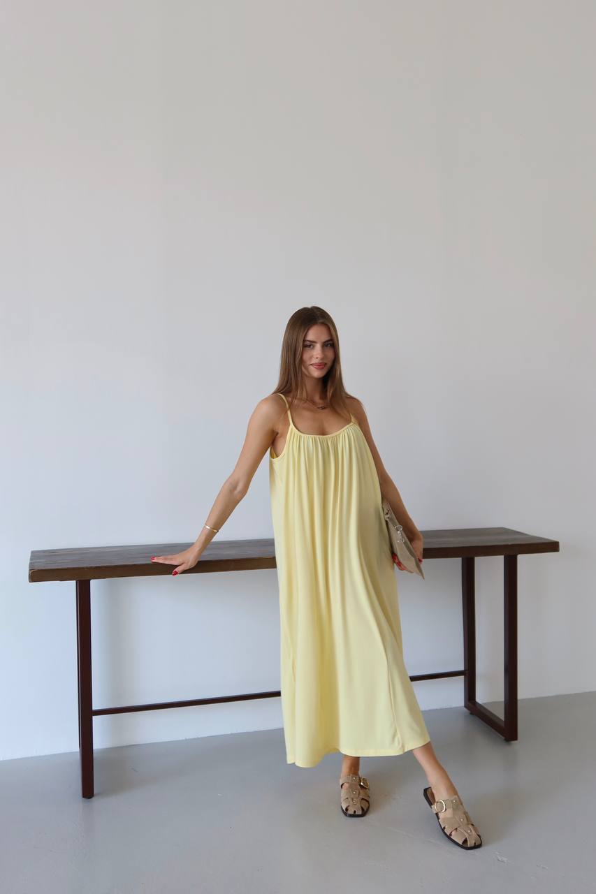 YAKA BÜZGÜ DETAYLI CEPLİ ASKI ELBİSE