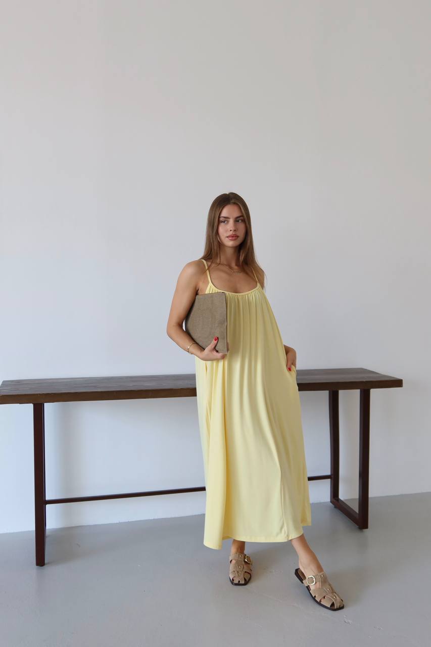 YAKA BÜZGÜ DETAYLI CEPLİ ASKI ELBİSE