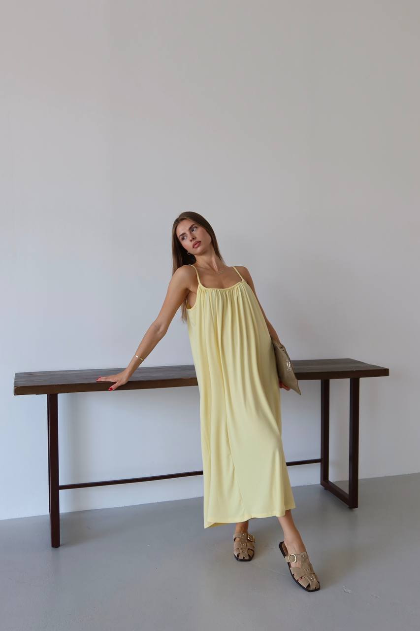 YAKA BÜZGÜ DETAYLI CEPLİ ASKI ELBİSE