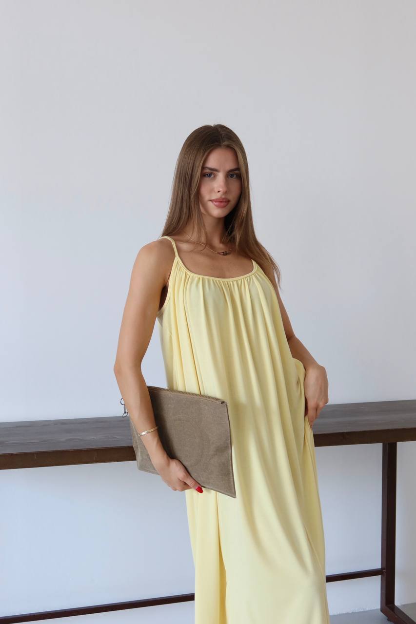 YAKA BÜZGÜ DETAYLI CEPLİ ASKI ELBİSE