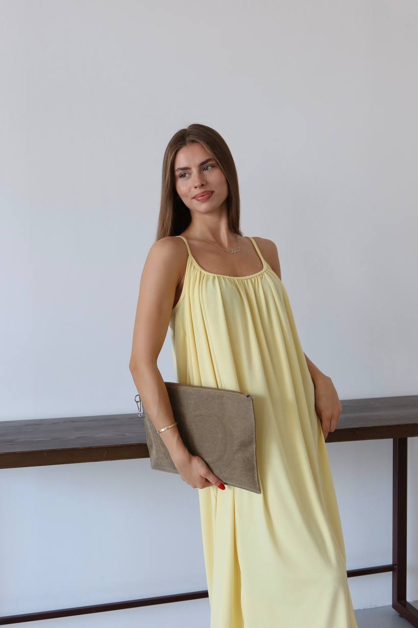 YAKA BÜZGÜ DETAYLI CEPLİ ASKI ELBİSE