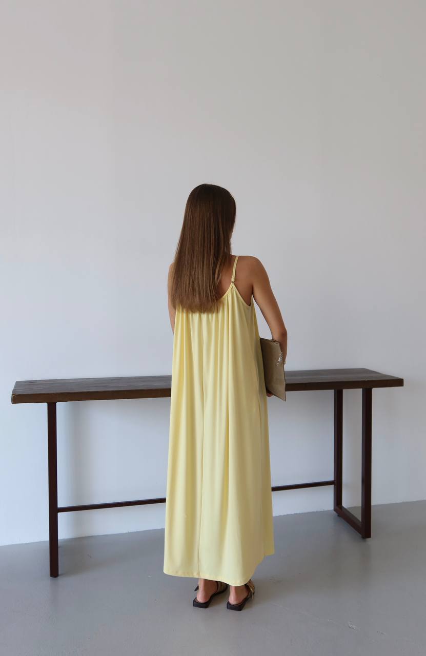 YAKA BÜZGÜ DETAYLI CEPLİ ASKI ELBİSE