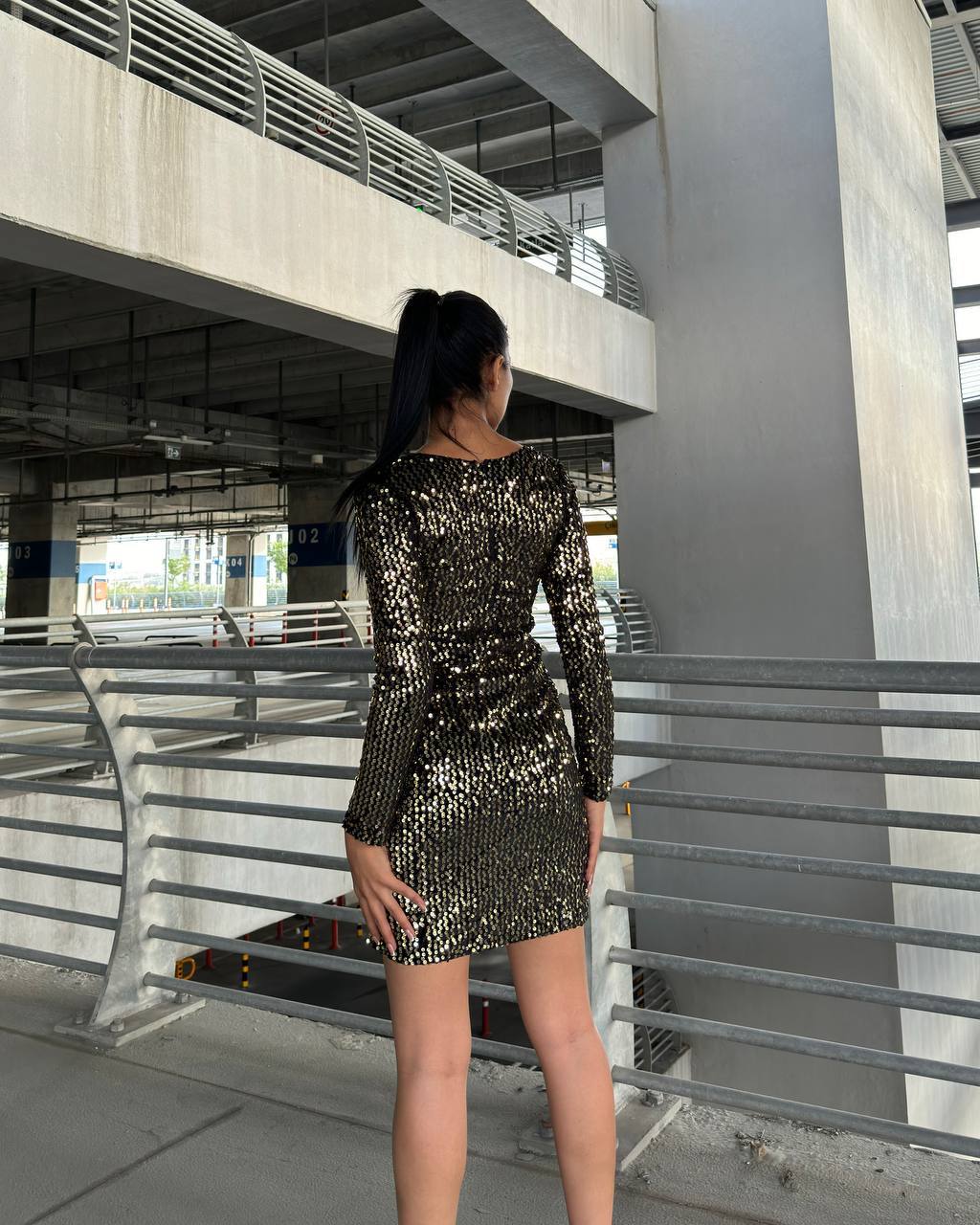 PULLU GECE ELBİSESİ