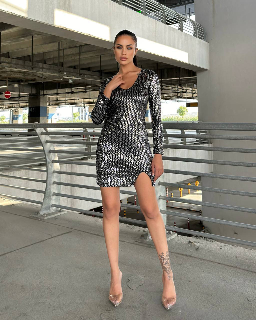 PULLU GECE ELBİSESİ