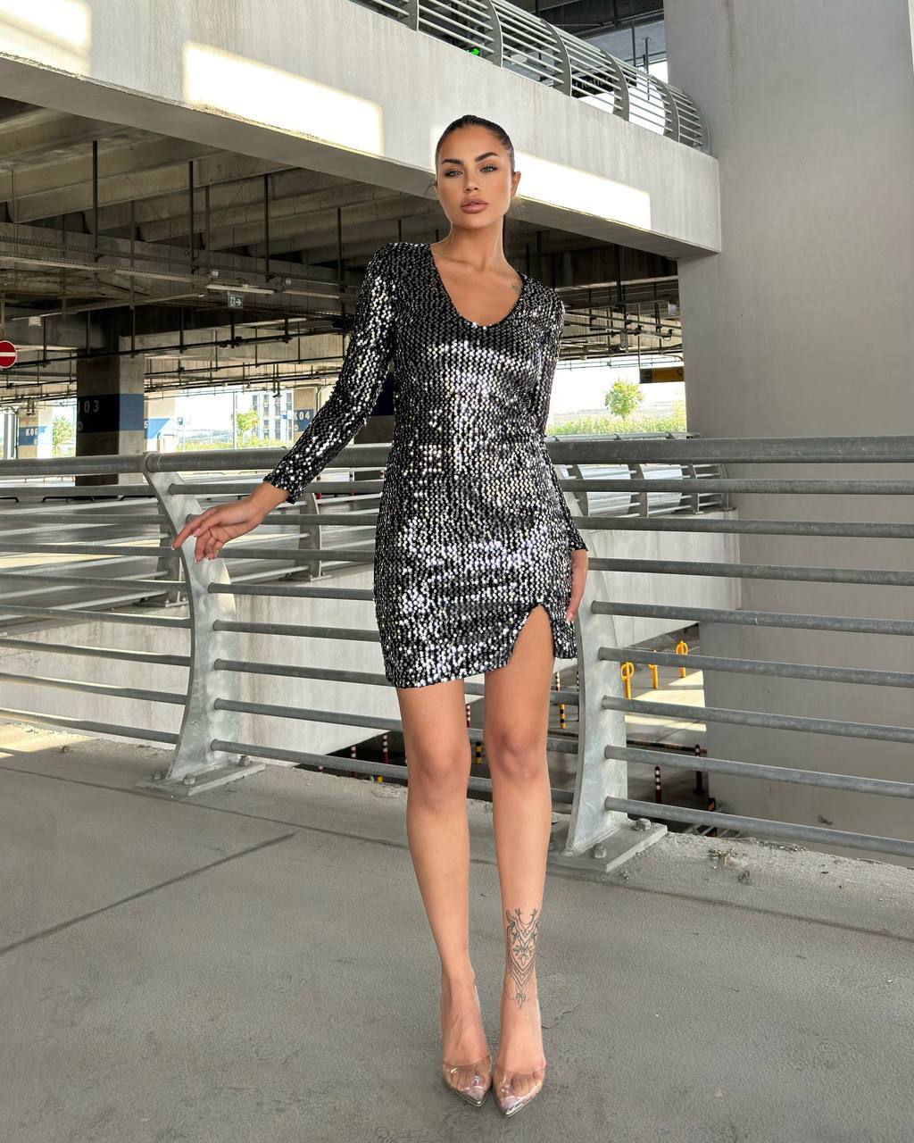 PULLU GECE ELBİSESİ